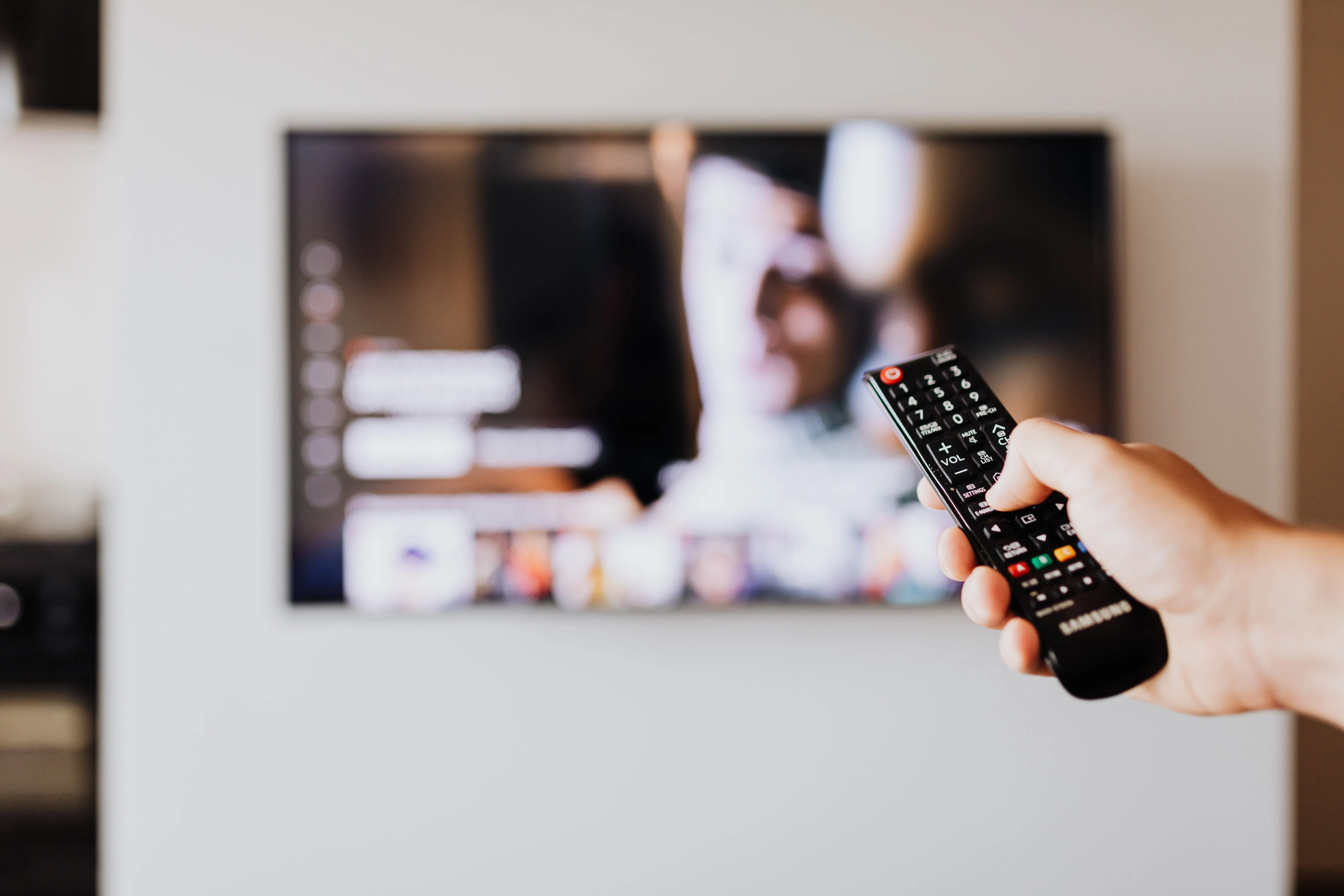 Abbonamento Iptv 12 mesi: conviene davvero rispetto al mensile?